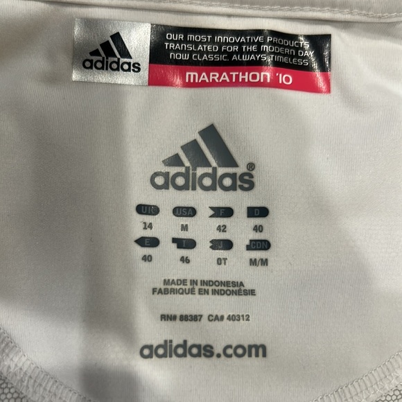Women’s Adidas lightweight zippered jacket with thumb holes. Size M, new w/o tag - Picture 4 of 9